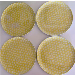 4 Set Spritz Yellow W/White Flowers Dinner Plates